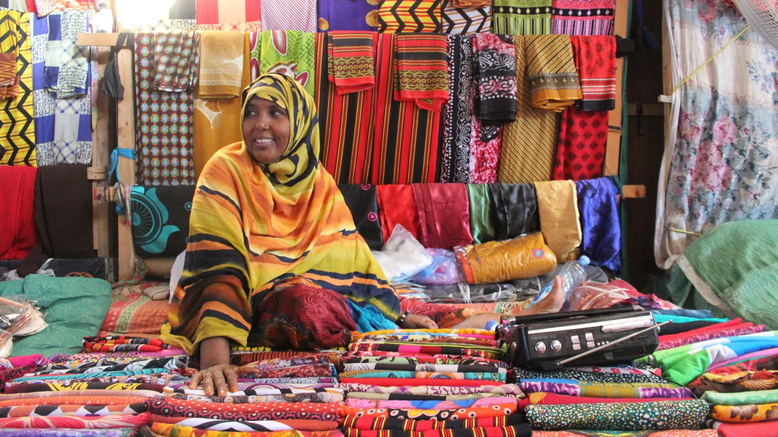 Mulheres vendendo tecidos na Etiópia